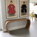 Bijzettafel sidebow walnoot Jan Kurtz in woonkamer