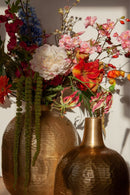 Grote gouden vaas rond met hals
