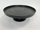 Serveerplateau op voet in de kleur zwart. Diameter van 50 cm.