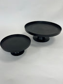 Serveerplateau op voet in de kleur zwart. Diameter van 30 en 50cm.
