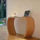 Sidetable van hout in een boog