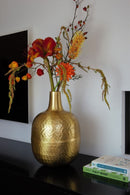 Grote gouden vaas rond met hals